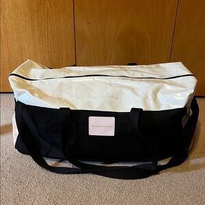 Victoria’s Secret weekender bag. White black and pink good condition. See pics